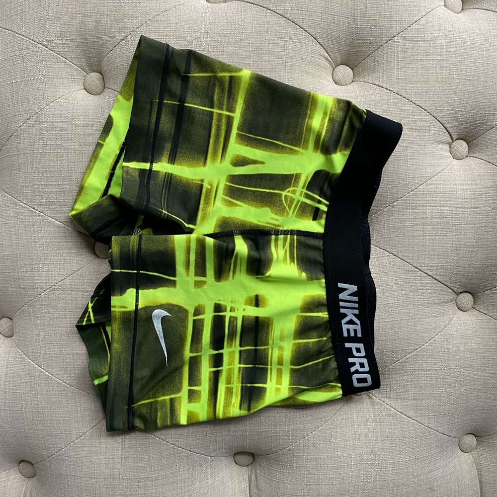 Neon Nike pros